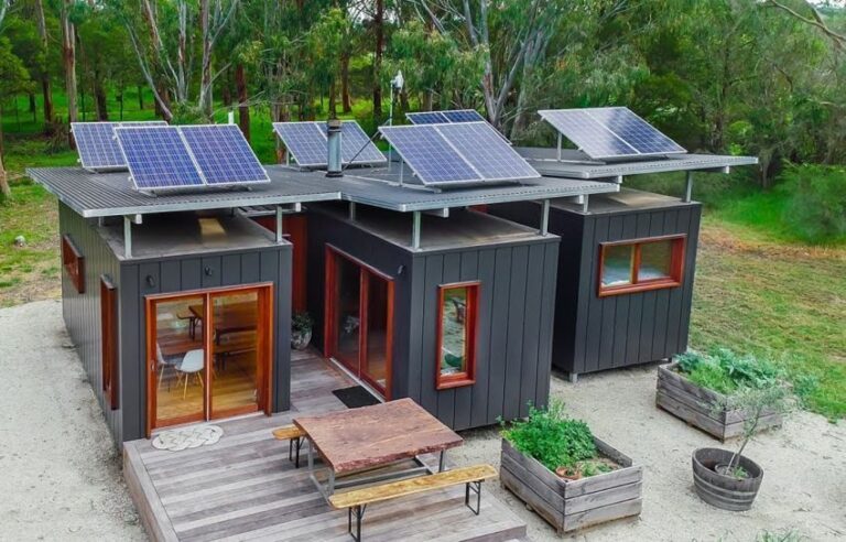 +30 casitas prefabricadas construidas con contenedores - Casas de Campo
