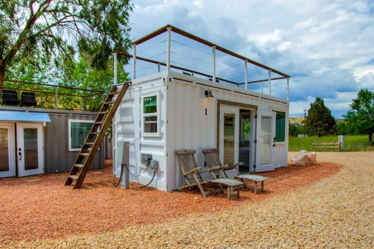+30 casitas prefabricadas construidas con contenedores - Casas de Campo