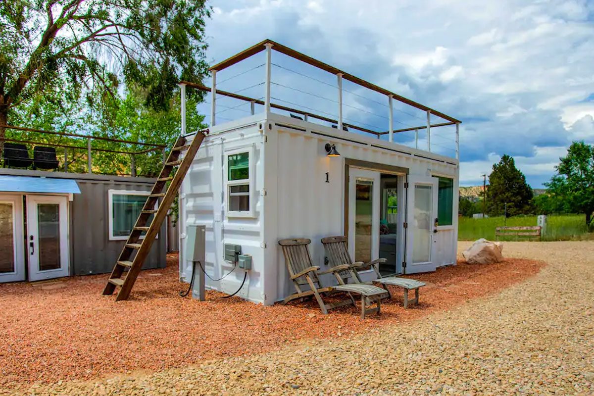+30 casitas prefabricadas construidas con contenedores - Casas de Campo