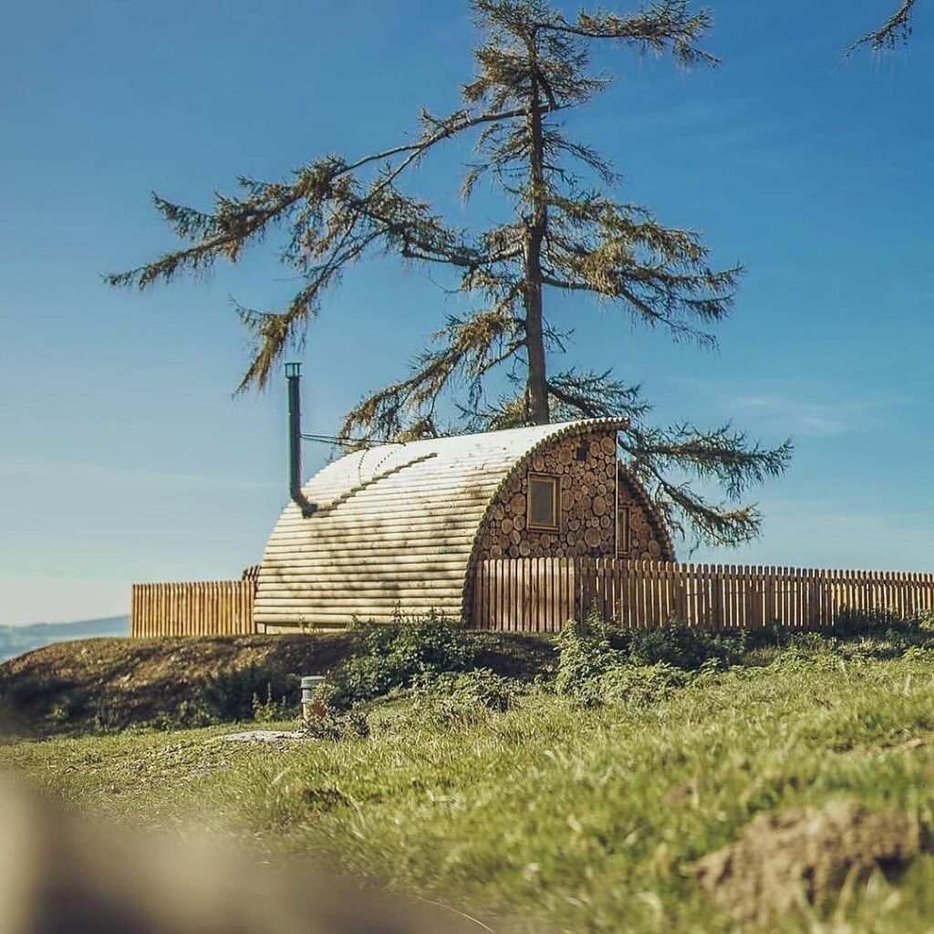 Dos Hermosas Casas De Campo Con Troncos De Madera Casas De Campo Dos Hermosas Casas De Campo Con Troncos De Madera Casas De Campo