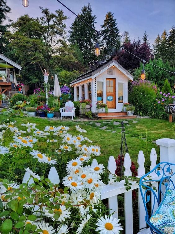 Impresionante casa de campo con bellos jardines de flores. - Casas de Campo
